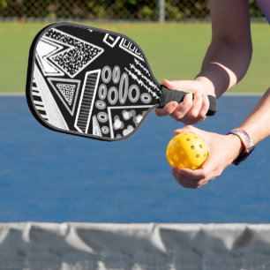 Black And White Runway Fashion 2022 Inspired Pickleball Schläger