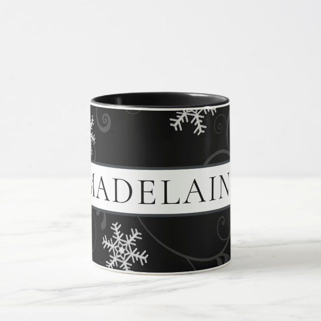 Black and White Snowflake with Name or Monogram Tasse (Zentrum)