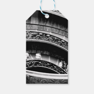 Black and White Spiral Staircase Geschenkanhänger