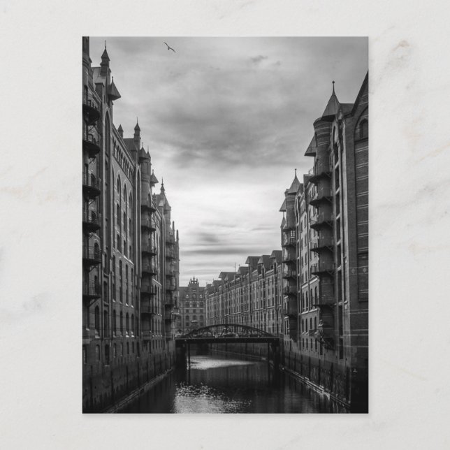 Black and White Storehouse Town River Bridge Postkarte (Vorderseite)