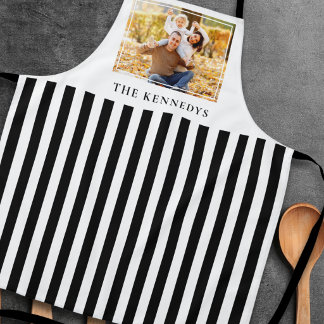 Black And White Striped Family Name Photo Schürze
