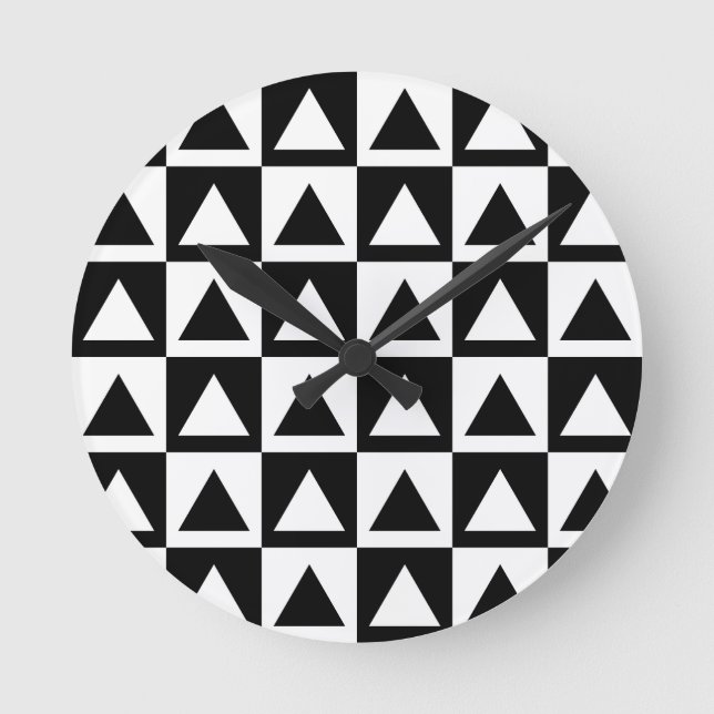 Black and White Triangle getric shape pattern Runde Wanduhr (Vorderseite)
