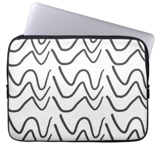 Black and White Wavy Stripe Pattern Laptopschutzhülle