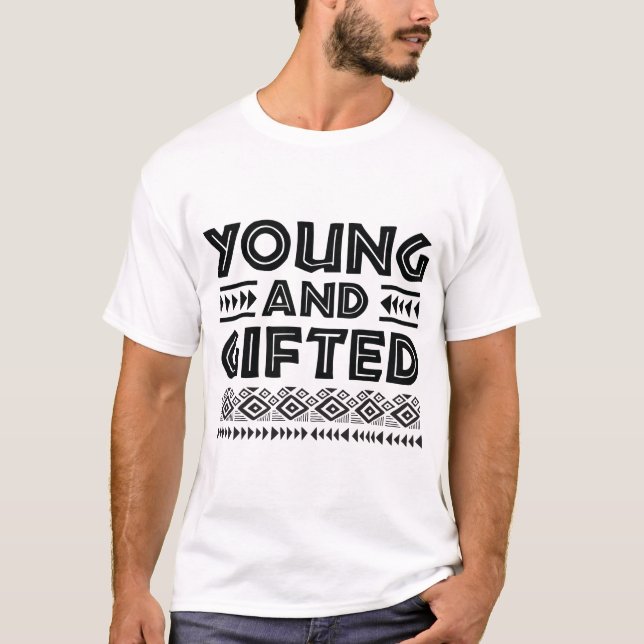 Black and White Young und Gifts African Graphic T-Shirt (Vorderseite)
