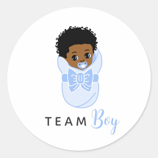 Black Baby Boy in Blue Blanket Gender Reveal Runder Aufkleber (Vorderseite)