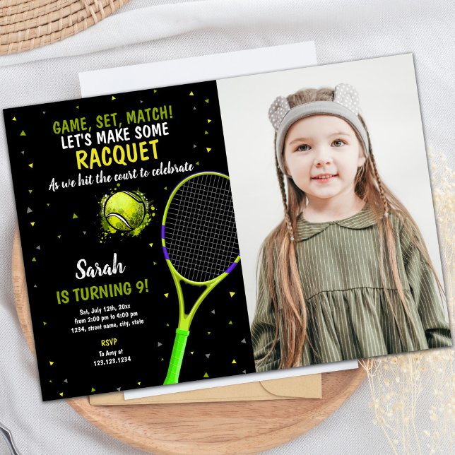 Black Background Tennis Einladung zum Geburtstag (Black Background Tennis Birthday Invitations photo)