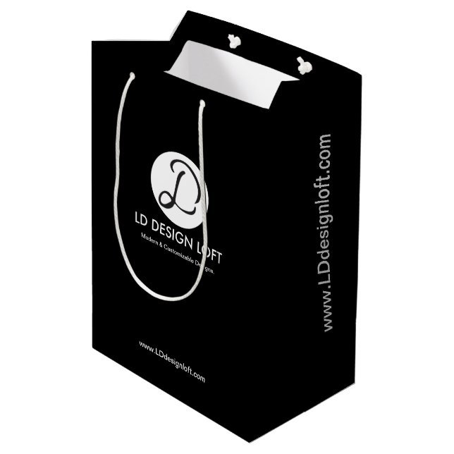 Black Bag Ihr Unternehmen Logo Website hier Custom Mittlere Geschenktüte (Rückseite Schrägansicht)