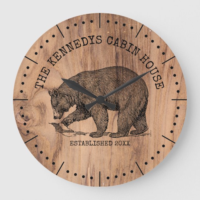 Black Bear Family Name Rustic Wood Cabin House Große Wanduhr (Vorderseite)