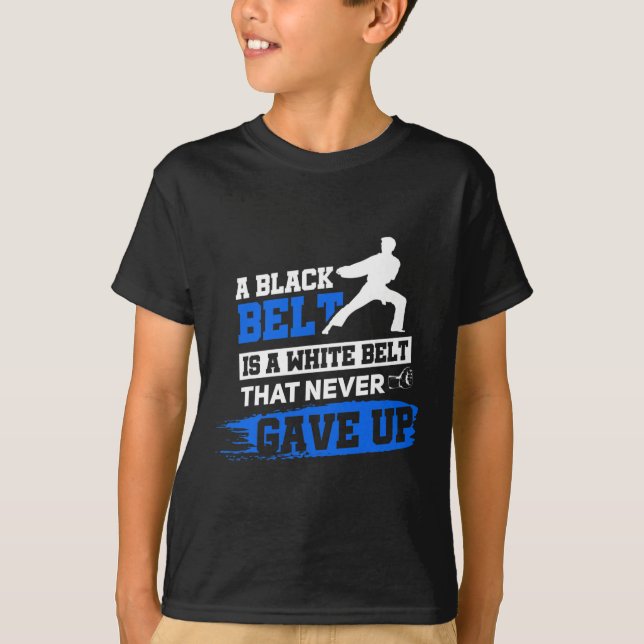 Black Belt Sprichwort Karate Taekwondo Kampfkünste T-Shirt (Vorderseite)