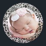 Black Berry Gerahmt Baby Foto Magnet<br><div class="desc">Ein Kreis hübscher,  grafischer Blumenbeeren und Blätter umrahmt Ihr Lieblings-Foto,  um einen perfekten Sake zu kreieren oder Eltern und Großeltern zu schenken.</div>