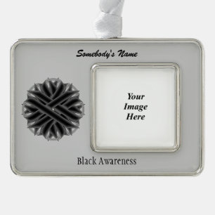 Black Blume Ribbon Tmpl (H-O) von Kenneth Yoncich Rahmen-Ornament Silber
