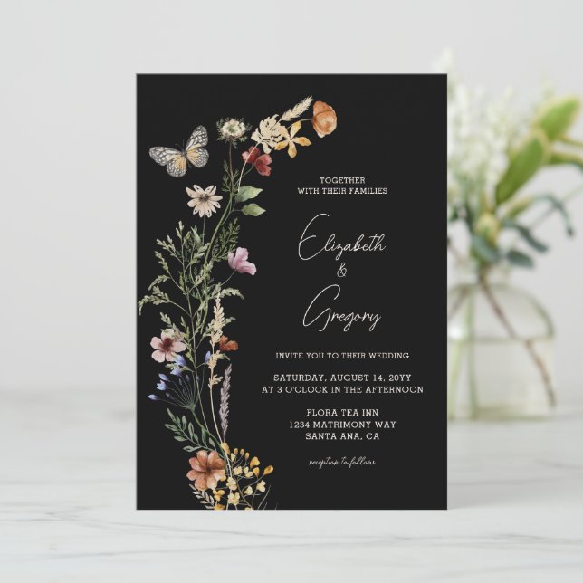 Black Boho Wildblume Hochzeitseinladung Einladung (Stehend Vorderseite)