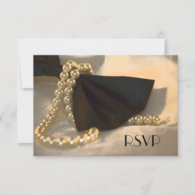 Black Bow Krawatte and White Pearls Wedding RSVP C Karte (Vorderseite)