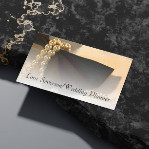 Black Bow Krawatte und White Pearls Hochzeitsplane Visitenkarte