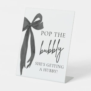 Black Bow Pop The Bubbly She's Getting Hubby Sign Sockelschild