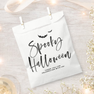 Black Brush Letting Spooky Halloween Geschenktütchen