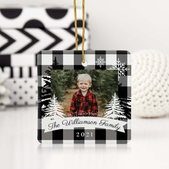 Black Buffalo Kariert Rustic Pine Tree Family Foto Keramikornament (Von Creator hochgeladen)