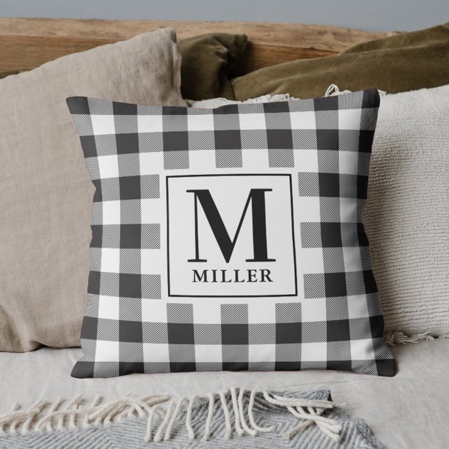 Black Buffalo Karo Kariert Familienname Monogram Kissen (Von Creator hochgeladen)