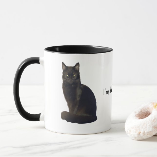 Black Cat Staring Eyes | Ich schaue dir Weiß zu Tasse (Mit Donut)