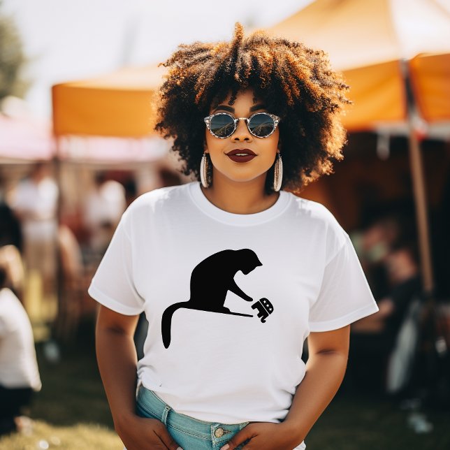  Black Cat Toss Republican off the Table T-Shirt (Von Creator hochgeladen)