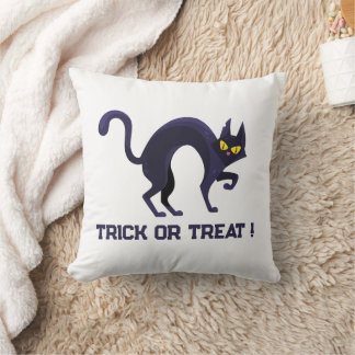 Black Cat Trick or Treat Halloween Throw Pillow Kissen
