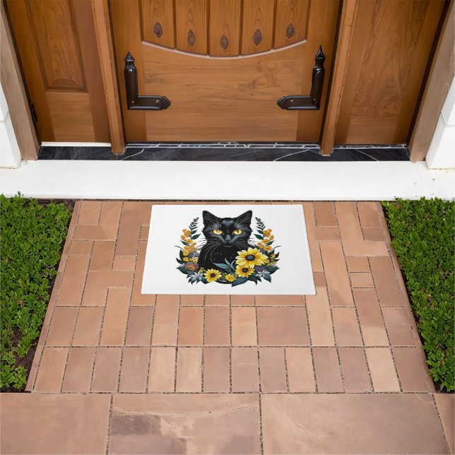 Black Cat With Flowers Fußmatte (Außenbereich)