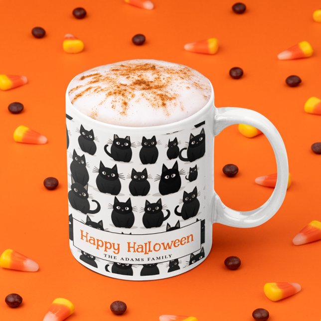 Black Cats Individuelle Name Happy Halloween Kaffeetasse (Von Creator hochgeladen)