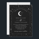 Black Celestial Arched Wedding Invitation Foto Einladung<br><div class="desc">Ein himmlischer Mond und sternförmige Hochzeitseinladung mit schwarzem Hintergrund und weißem Text mit Elementen. Sie können auch Ihr eigenes Foto auf der Rückseite hinzufügen. Passen Sie die Farbe des Sternmusters,  des Hintergrunds,  des Bogenfüllens und des Mondelements an!</div>