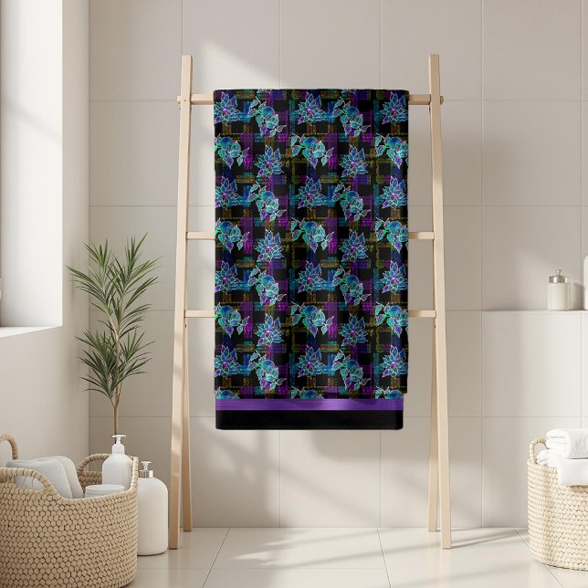 Black Christmas Poinsettia Ziermuster Badehandtuch (Von Creator hochgeladen)