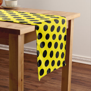 Black Circles on Yellow Background Mittelgroßer Tischläufer