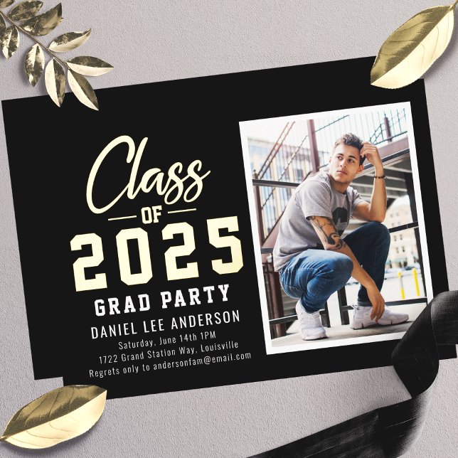 Black Class of 2025 Foto Graduation Party Folieneinladung (Von Creator hochgeladen)