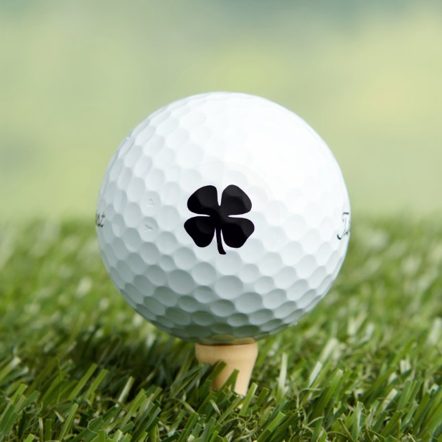 Black Clover Titleist 2023 Pro V1 balles de golf 1 (T-shirt Insitu)