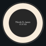 Black & Cream Chic Round Wedding Elegante Stickers<br><div class="desc">Black & Cream Chic Round Wedding Elegant Stickers. Matching-Elemente verfügbar. Wählen Sie eine beliebige Hintergrundfarbe aus,  die zu Ihrem Thema passt.</div>