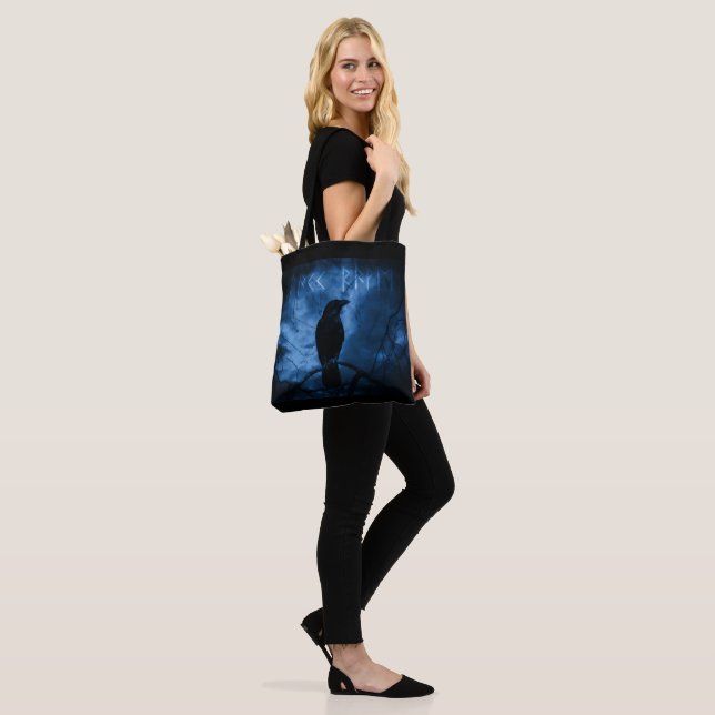 Black Crow mit Runen Dark Goth Style Tasche (Am Model)