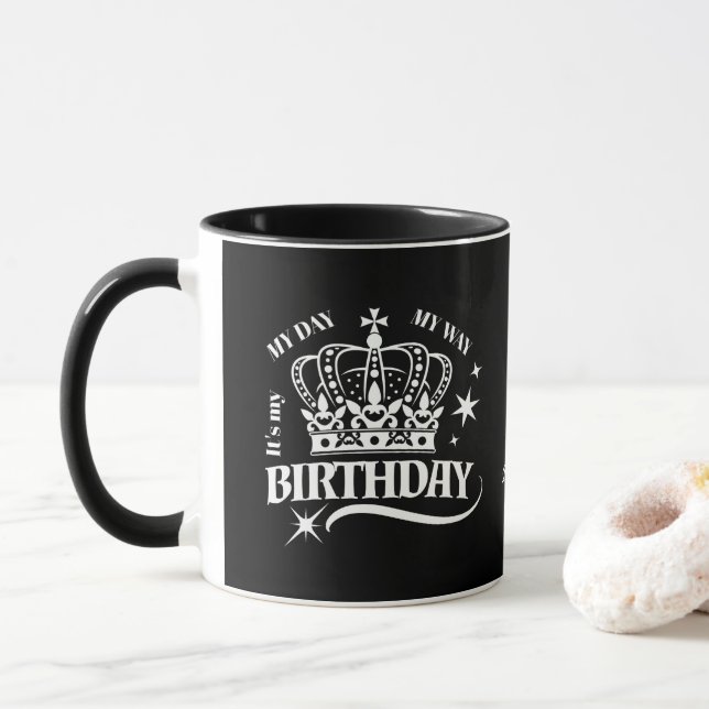 Black Custom Elegant Birthday Crown Typography Tasse (Mit Donut)