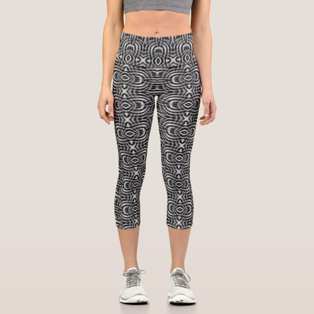 Black + Dark Silver Tribal Pattern Capri Leggings (Vorderseite)