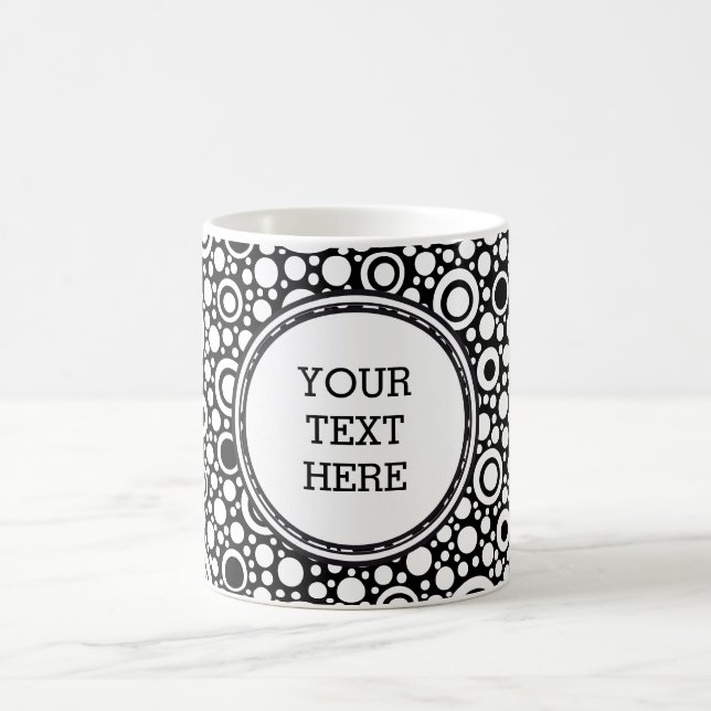 Black Dots & Circles Grid + Ihr Backgr. & Text Kaffeetasse (Mittel)