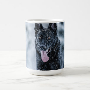 Black German Shepherd in snow Duvet Cover Verwandlungstasse