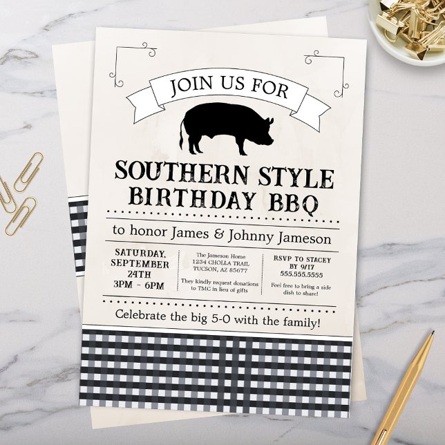 Black Gingham Southern GRILLEN Pig Roast Birthday Einladung (Southern Style BBQ Cookout Birthday Party Invitation with Black and White Gingham)