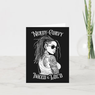 Black Girl Nerdy Curvy eingefärbt und Loc’d Tattoo Karte