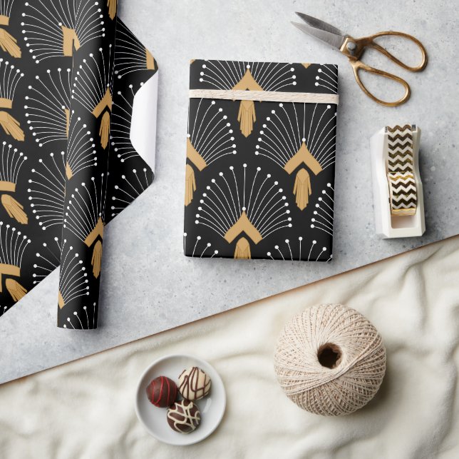 Black, Gold and White Art Deco Fan Flowers Motiv Geschenkpapier (Kunsthandwerk)