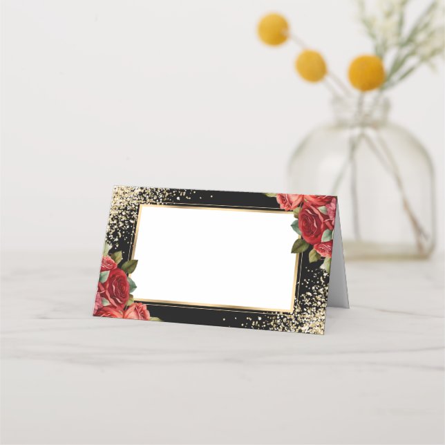 Black Gold Confetti Red Roses Floral Platzkarte (Vorderseite)