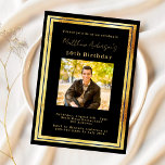 Black Gold Foto Geburtstag Einladung<br><div class="desc">Eine elegante,  moderne,  einfache Geburtstagseinladung. Ein schwarzer Hintergrund mit goldenen Rahmen aus Imitaten. Personalisieren und fügen Sie einen Namen und Details des Fotos hinzu. Goldener Text.</div>