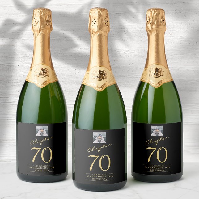 Black Gold Foto zum 70. Geburtstag (Chapter 70. Personalized 70th birthday sparkling wine labels with name age and photo.)