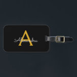 Black Gold Girl Script Monogram Name Modern Gepäckanhänger<br><div class="desc">Schwarz und Gold Monogramm Fügen Sie Ihren eigenen Namen Script Gepäcksack Tag Die Tasche Tag macht den perfekten süßen 16 Geburtstag,  Hochzeit,  Brautparty,  Babydusche oder Junggeselinnen-Abschied Geschenk für jemanden,  der ihr Zimmer in Stil dekoriert.</div>