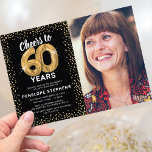 Black Gold Glitzer 60. Geburtstag Foto Einladung<br><div class="desc">Elegante 60. Geburtstagsfeier mit einem stilvollen schwarzen Hintergrund,  der in jede beliebige Farbe verändert werden kann,  einem Foto des Geburtstagsmädchens/Jungen,  einem goldenen funkelnd Glitzer,  sechzig goldenen Helliumballons und einer modernen 60. Geburtstagsfeier-Textvorlage,  die leicht zu personalisieren ist.</div>