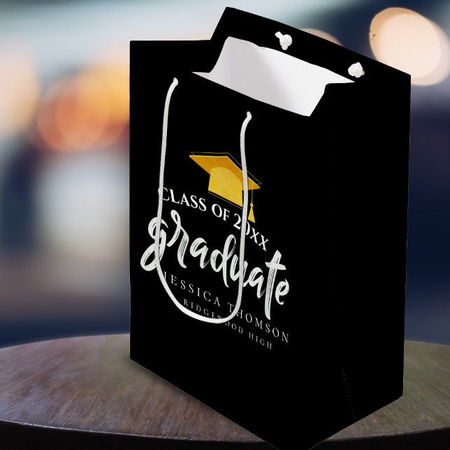 Black & Gold Grad Hat Graduation Party Gunst Mittlere Geschenktüte (Black & Gold Grad Hat Graduation Party Favor Medium Gift Bag)