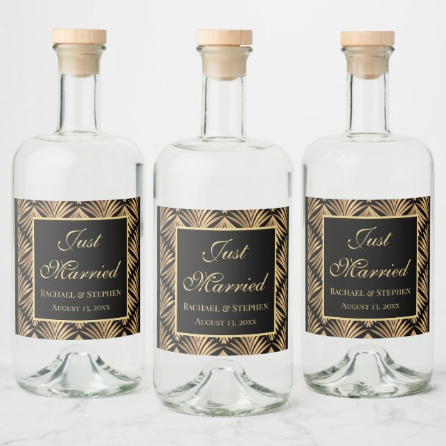 Black Gold Just Married Art Deco Gatsby Wedding Alkoholflaschenetikett (Flaschen)