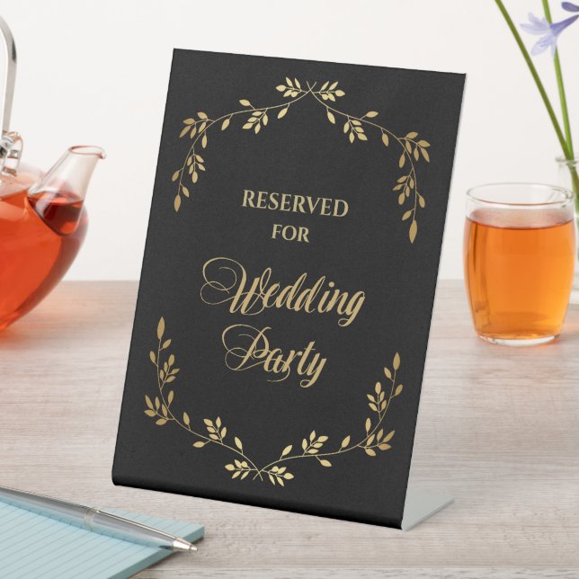 Black Gold Leaf Wreath Wedding Party vorbehalten Sockelschild (In Situ)