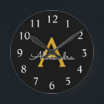 Black Gold Modern Script Girly Monogram Name Runde Wanduhr<br><div class="desc">Black and Gold Simple Script Monogram Name Clock. This makes the perfect sweet 16 birthday,  wedding,  bridal shower,  anniversary,  baby shower or bachelorette party gift for someone that loves glam luxury and chic styles.</div>